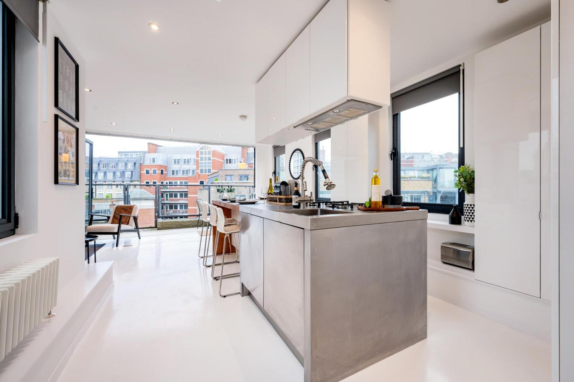 Huge & 3 Bedr, 4 Beds, Covent Gdn * London