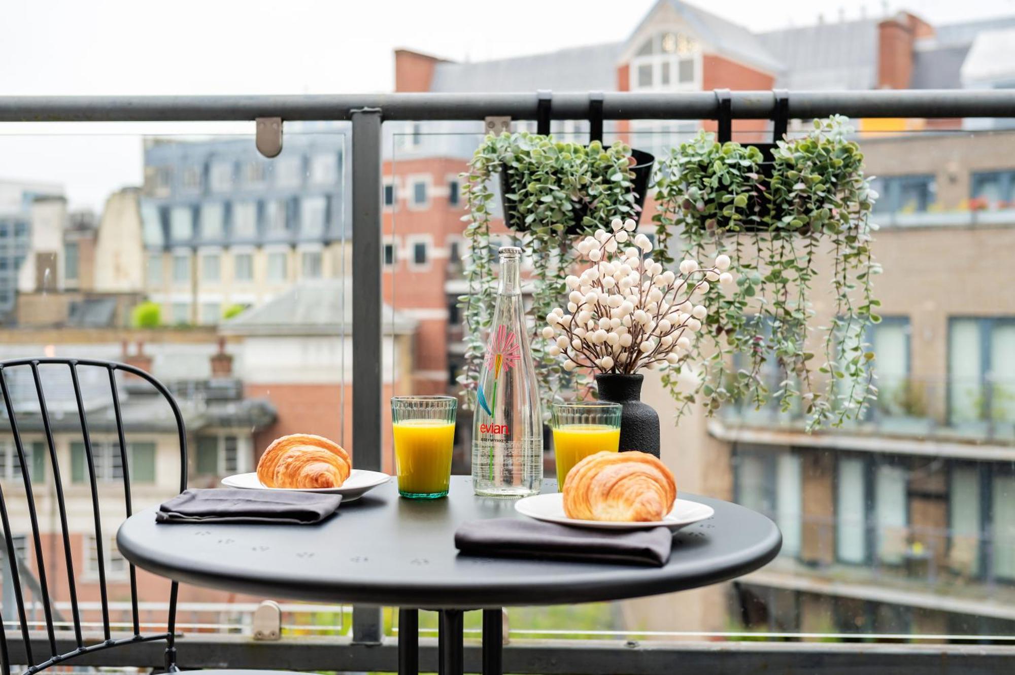 Huge & 3 Bedr, 4 Beds, Covent Gdn * London