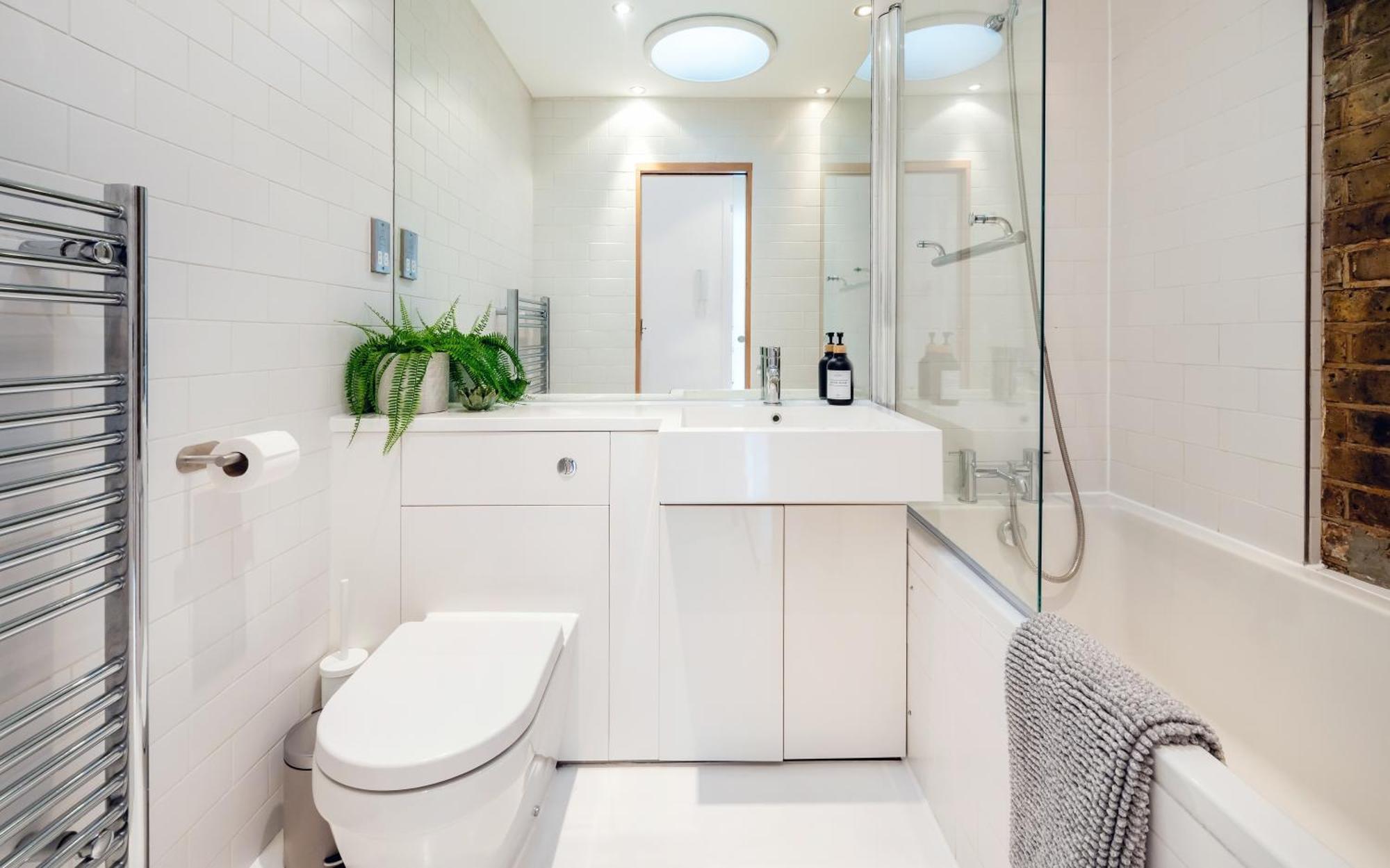 Huge & 3 Bedr, 4 Beds, Covent Gdn Apartment London