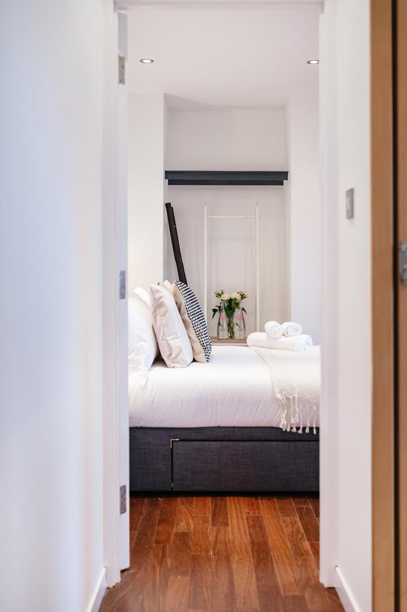 Huge & 3 Bedr, 4 Beds, Covent Gdn