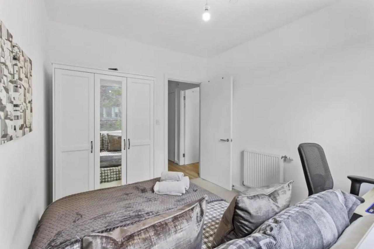 Apartment Centrally Located - Modern - 2bed - 2bath London