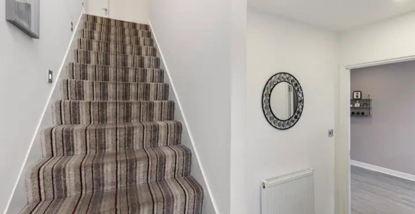 3 Bedrooms 2baths 3 Toilets Excel City Airport O2 Sleeps Up To 7, London
