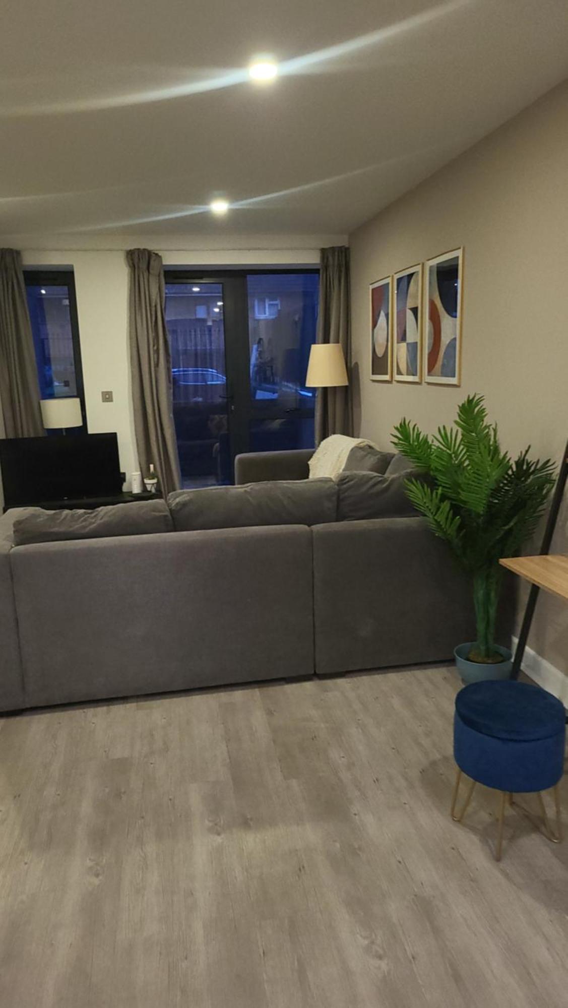 3 Bedrooms 2baths 3 Toilets Excel City Airport O2 Sleeps Up To 7, * London