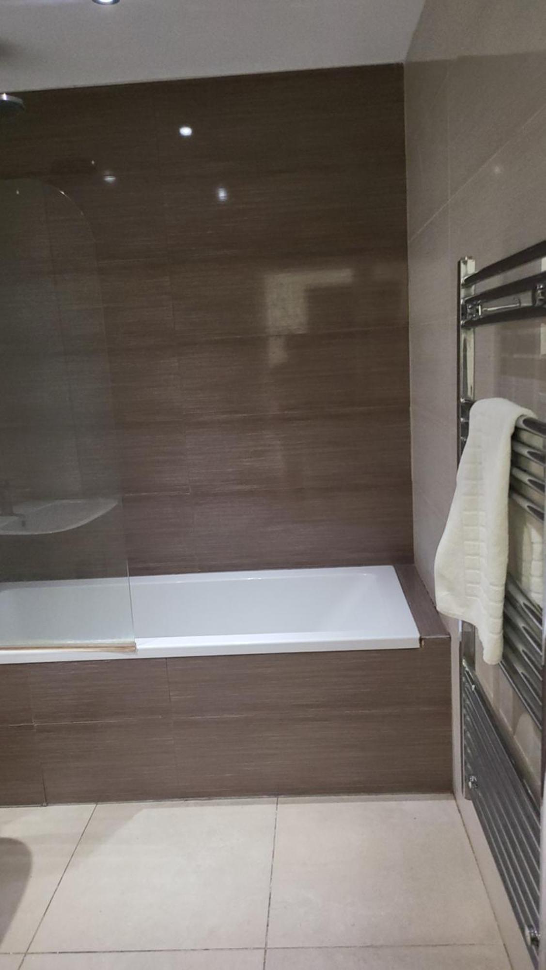 3 Bedrooms 2baths 3 Toilets Excel City Airport O2 Sleeps Up To 7, London