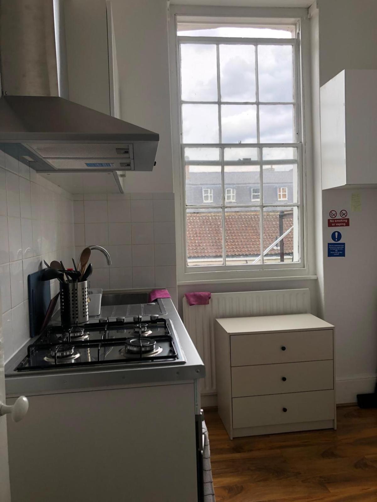 Guest house Comfy Private Bedrooms Across The Euston Station