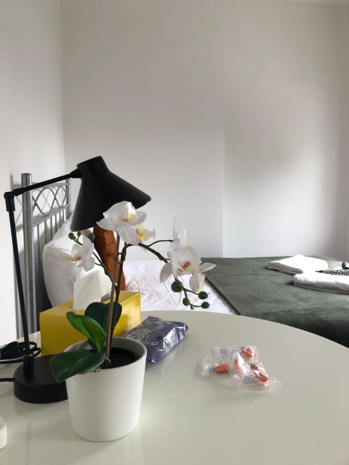 Comfy Private Bedrooms Across The Euston Station Guest house *
