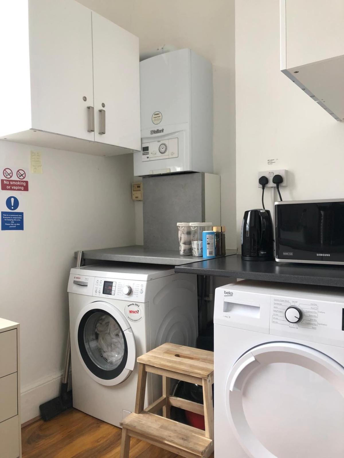 Comfy Private Bedrooms Across The Euston Station Guest house *