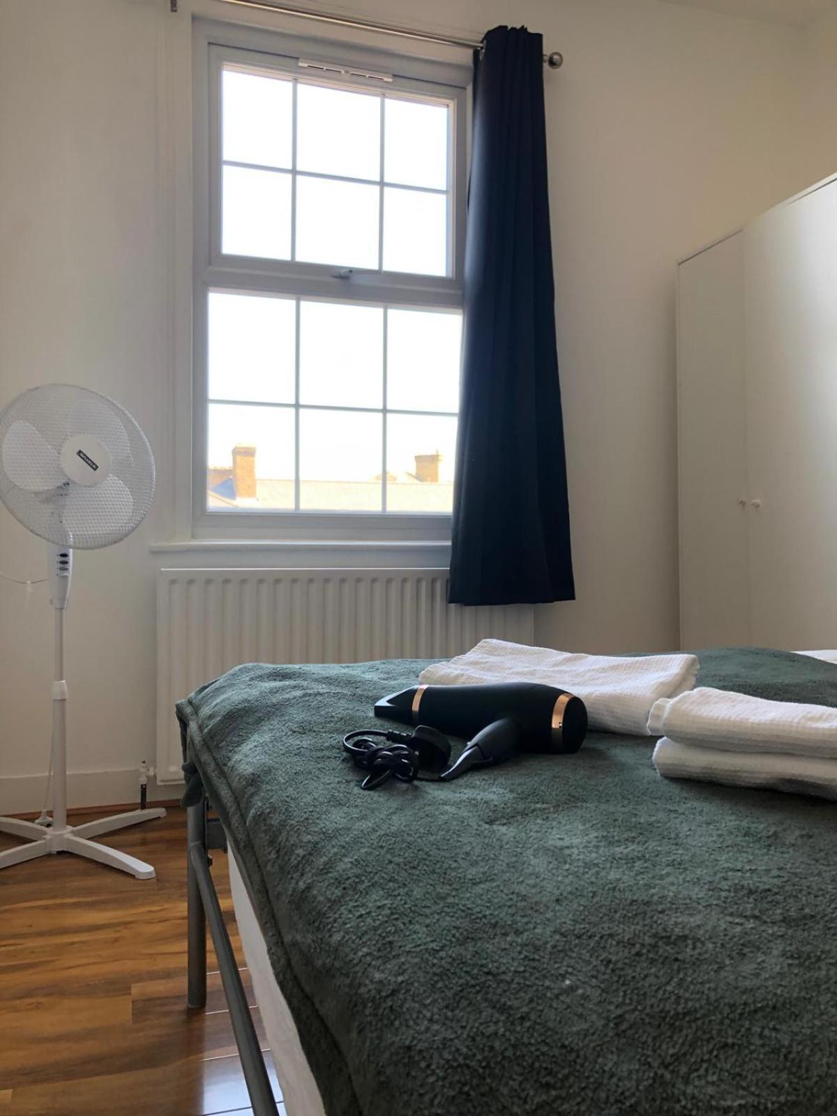 Comfy Private Bedrooms Across The Euston Station Guest house