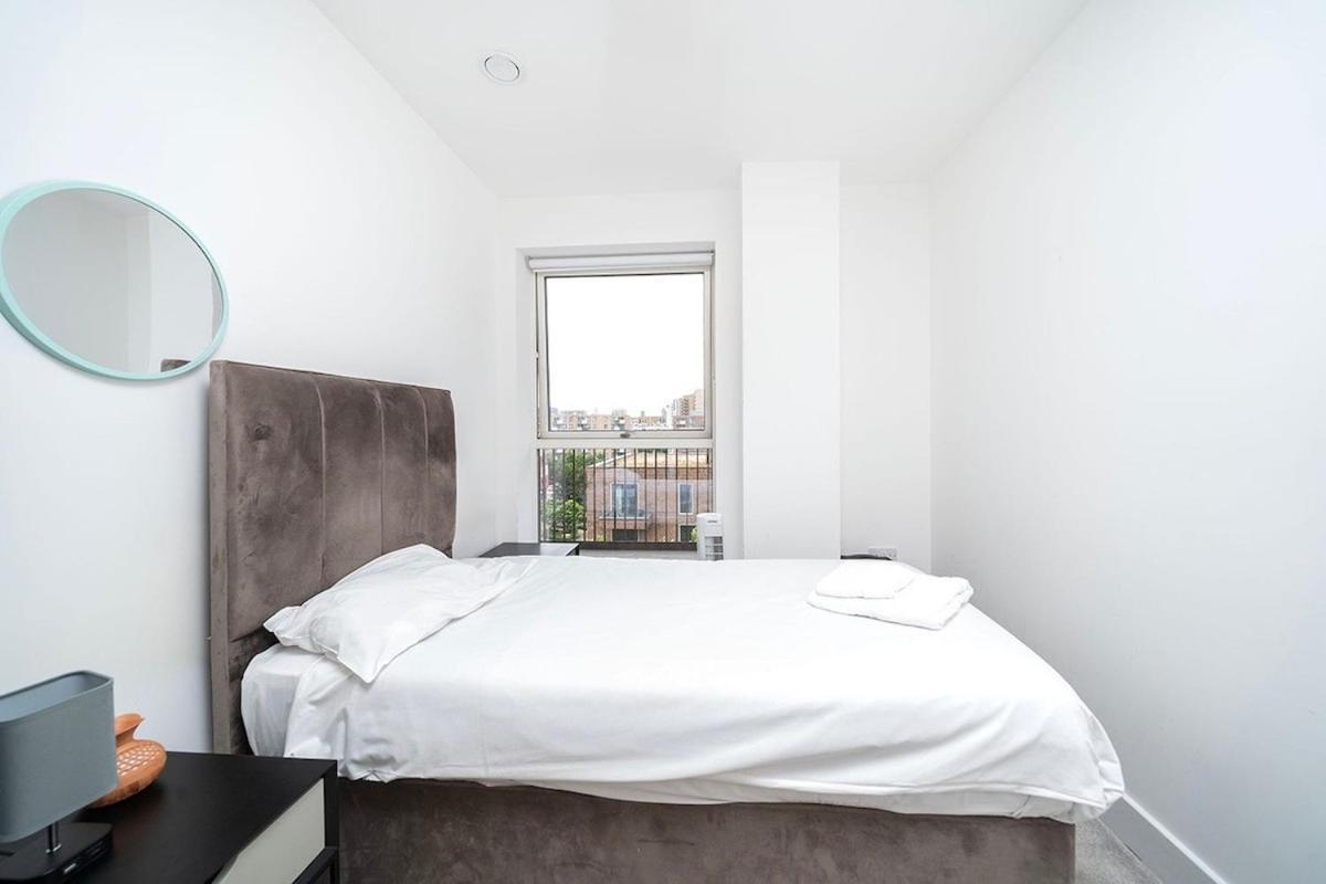 Single Bed In Shared Greater Gem Near O2 Arena & Thames With Free Parking London