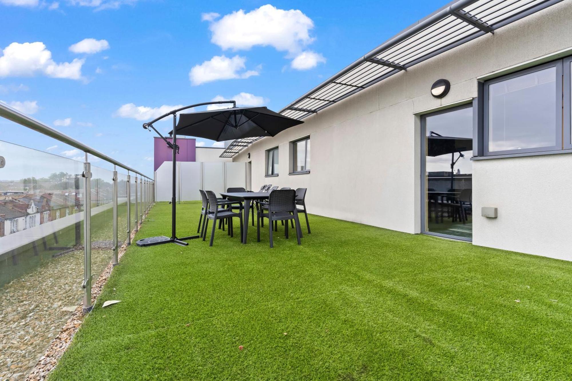 Apartment Spectacular 3Br 2Bath Rooftop Sky-Views With Parking *