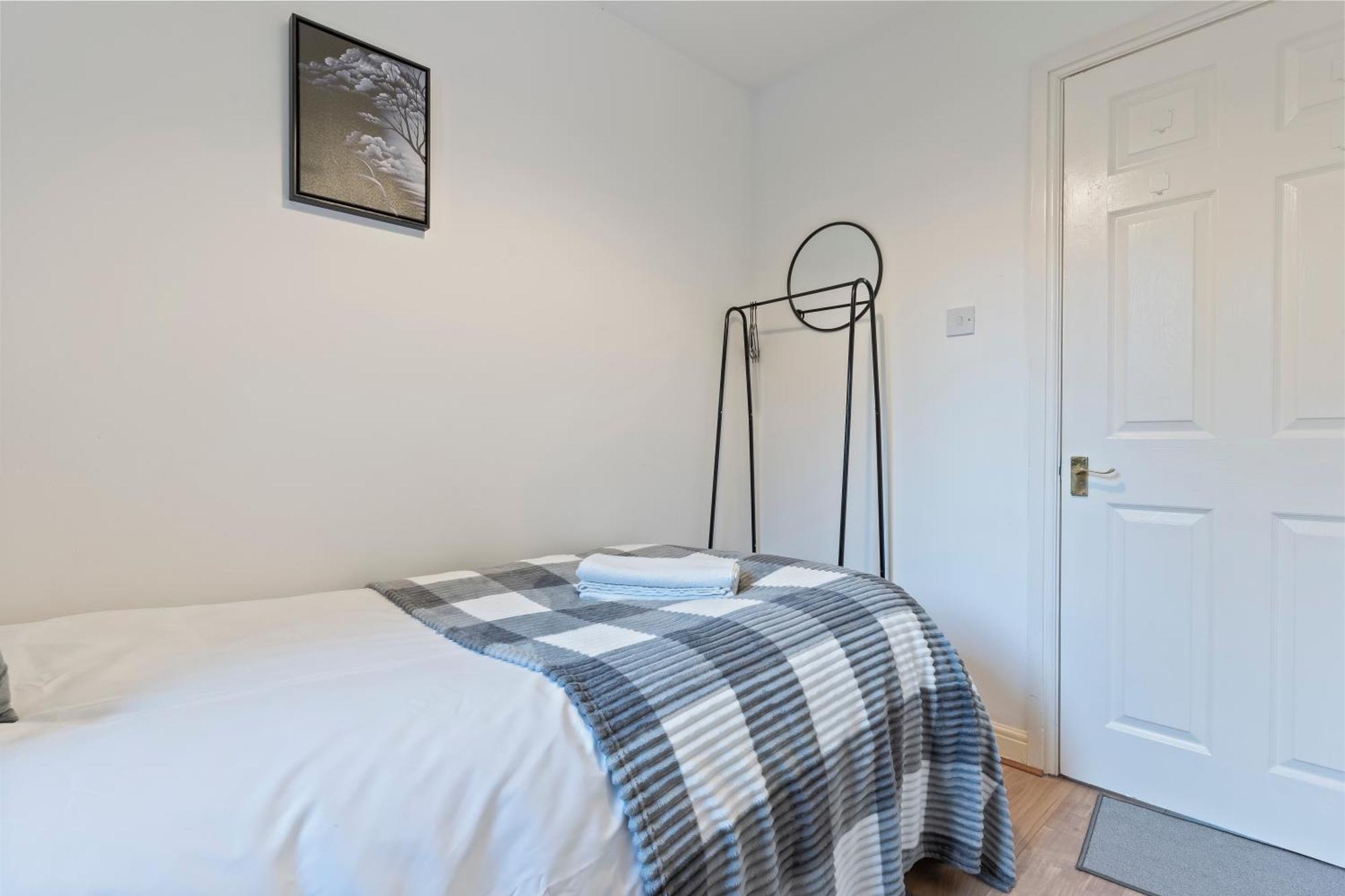 Casa de férias Lovely 4Br House In The City With Parking *