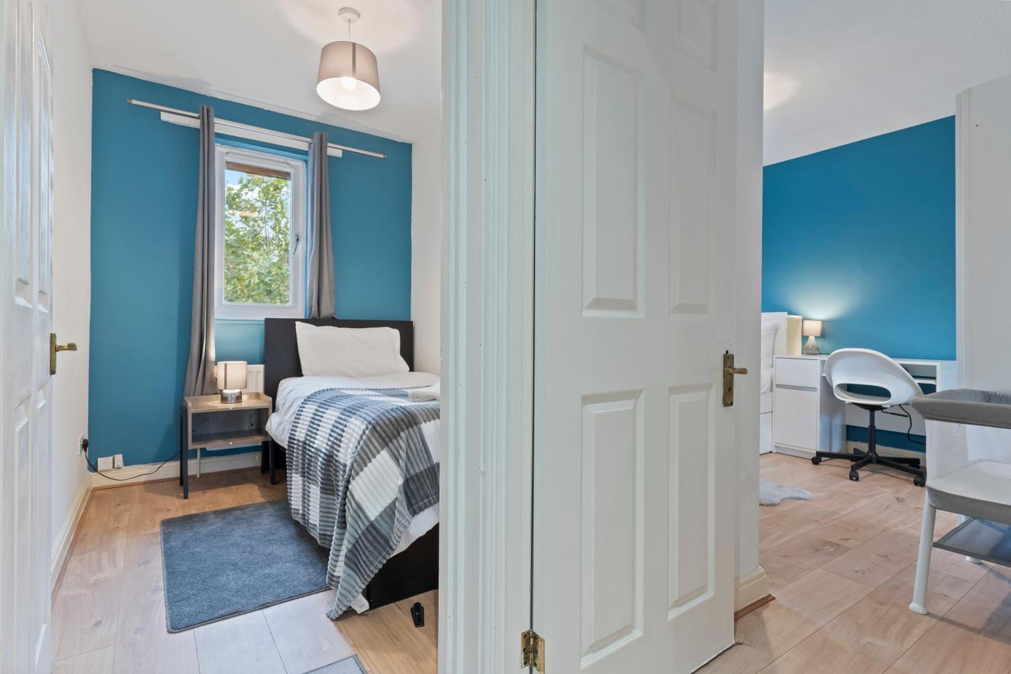 Casa de férias Lovely 4Br House In The City With Parking Londres