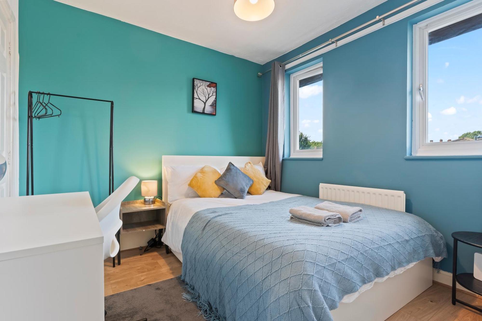 Lovely 4Br House In The City With Parking Casa de férias *