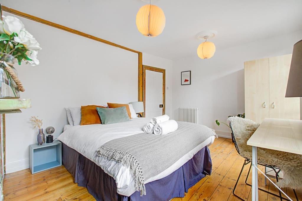 Apartment Stylish Townhouse, Perfect For Large Groups, Convenient Public Transport Links, Close To Tower Bridge And Liverpool Street