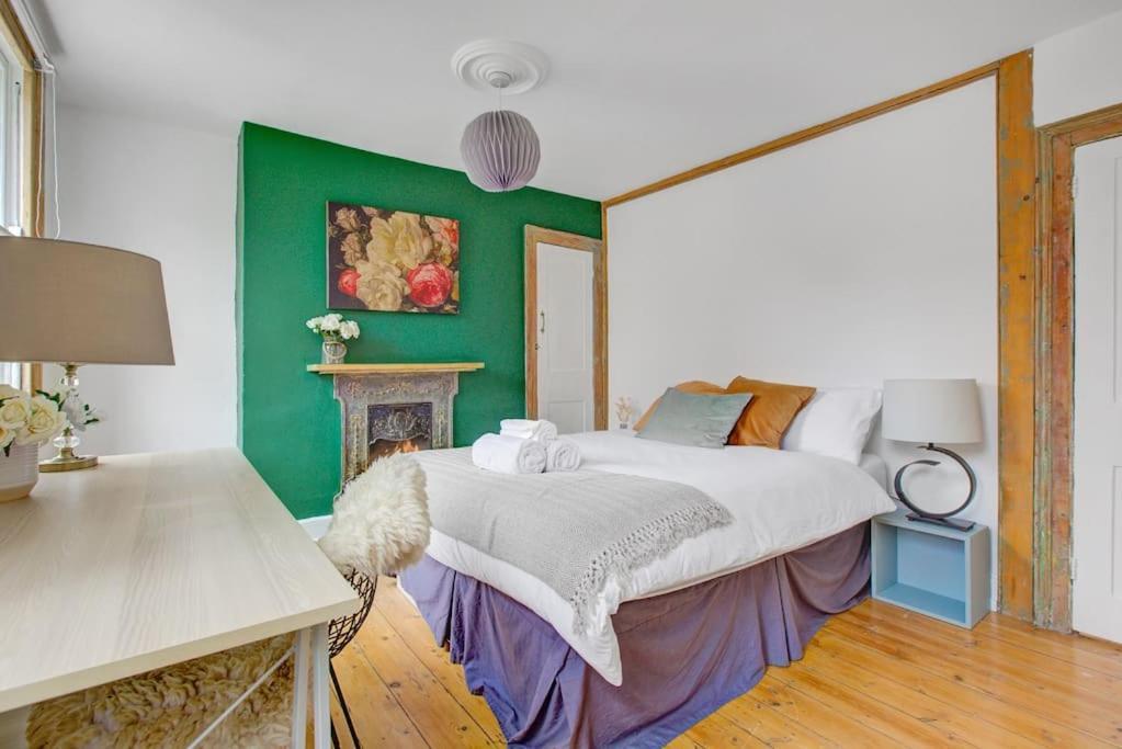 Apartment Stylish Townhouse, Perfect For Large Groups, Convenient Public Transport Links, Close To Tower Bridge And Liverpool Street