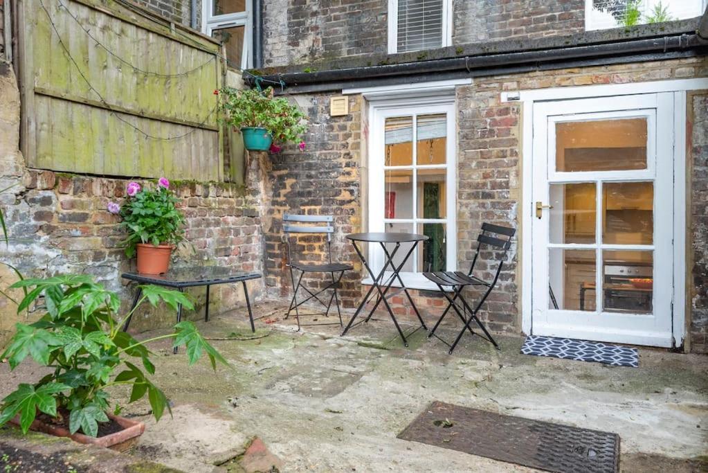 Apartment Stylish Townhouse, Perfect For Large Groups, Convenient Public Transport Links, Close To Tower Bridge And Liverpool Street London