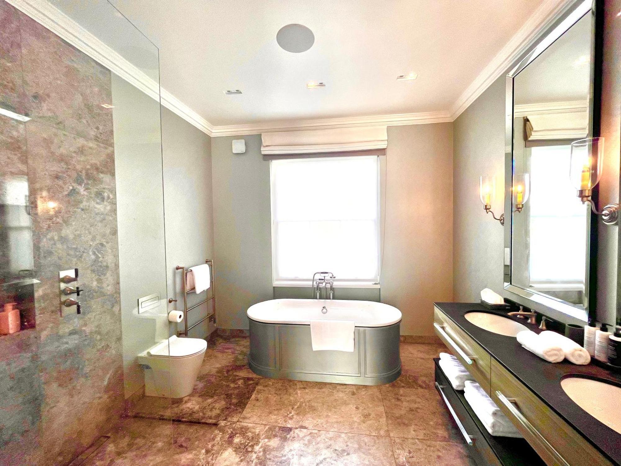 Luxury 4 Bedrooms 5 Baths 2 Receptions Family House With Garden Chelsea Pousada Londres