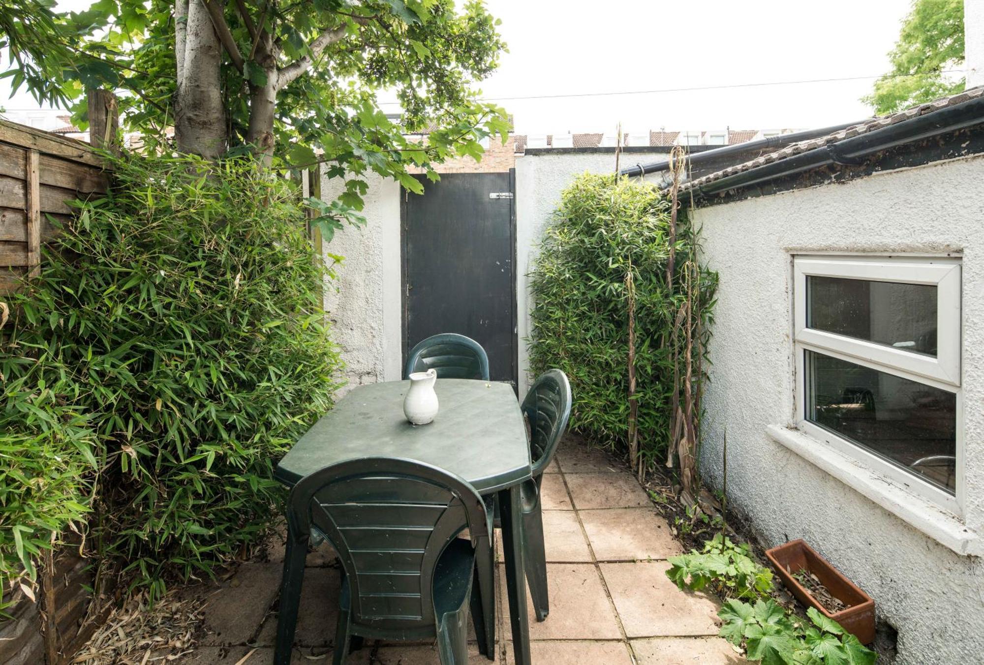 Charming Brixton Flat With Patio & Modern Comforts Apartment *