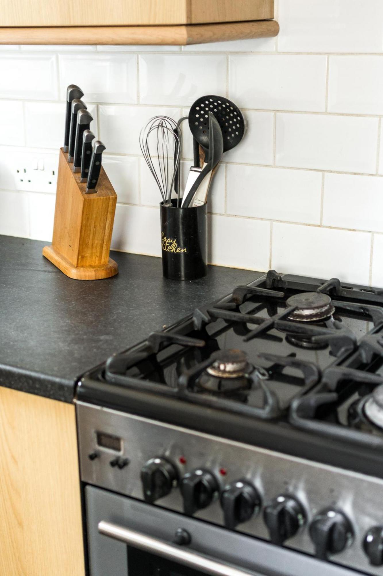 Charming Brixton Flat With Patio & Modern Comforts