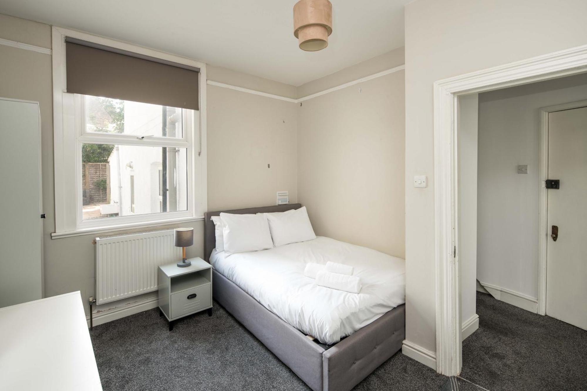 Charming Brixton Flat With Patio & Modern Comforts Apartment *