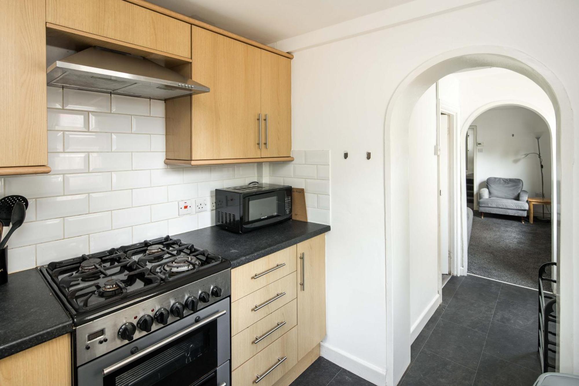 Charming Brixton Flat With Patio & Modern Comforts Apartment London