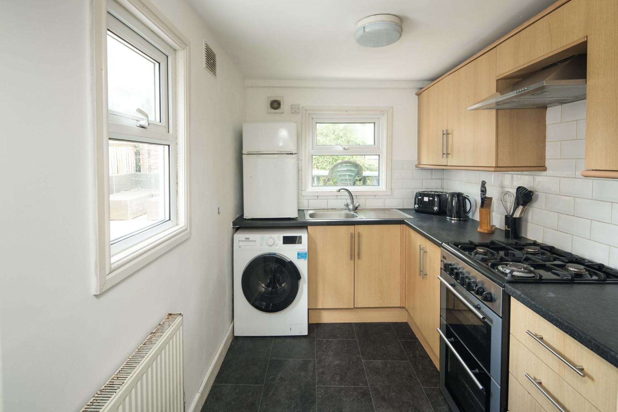 Charming Brixton Flat With Patio & Modern Comforts * London