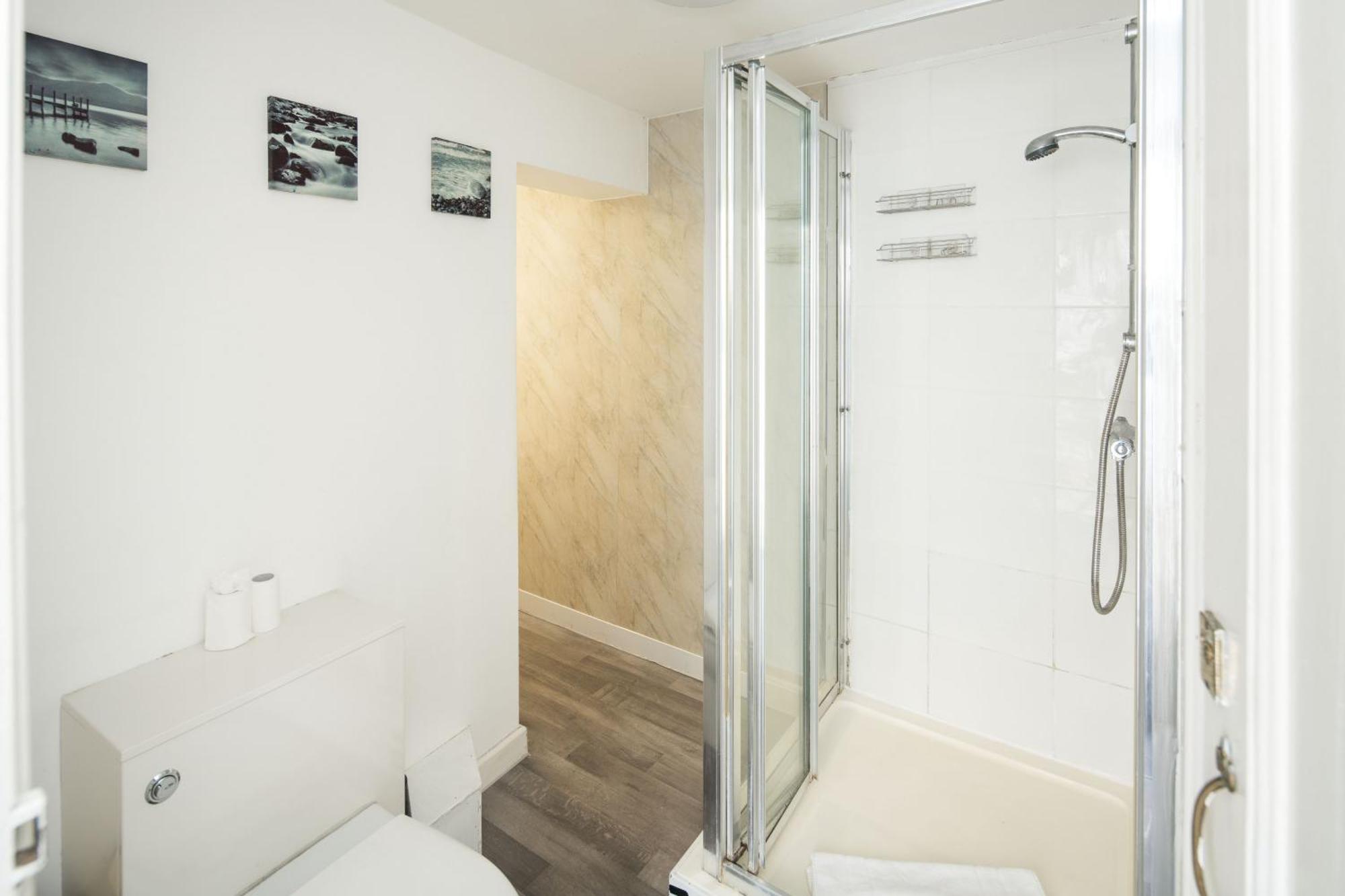 Charming Brixton Flat With Patio & Modern Comforts Apartment *