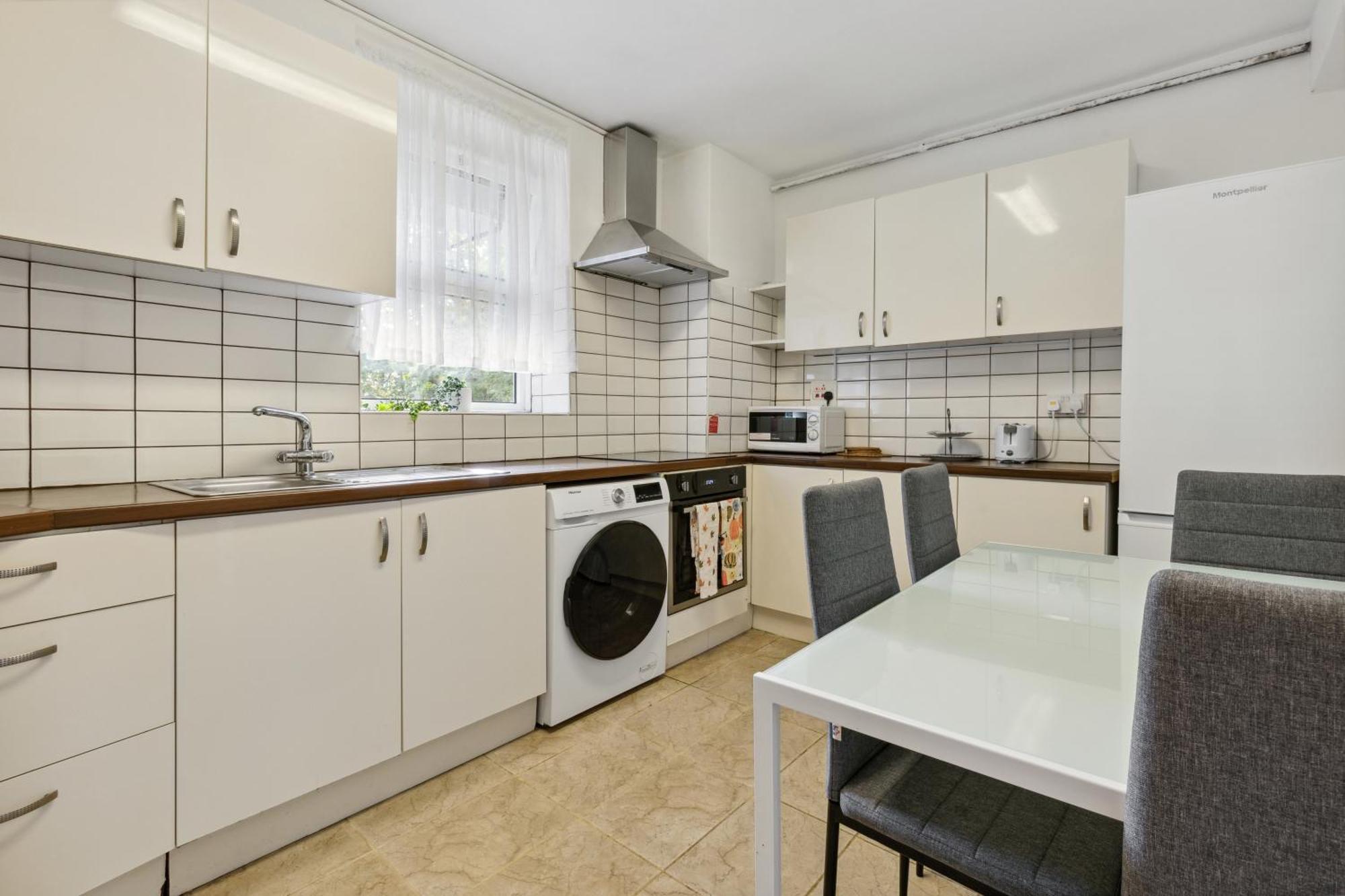 Spacious 3 Bedroom Near Attractions London