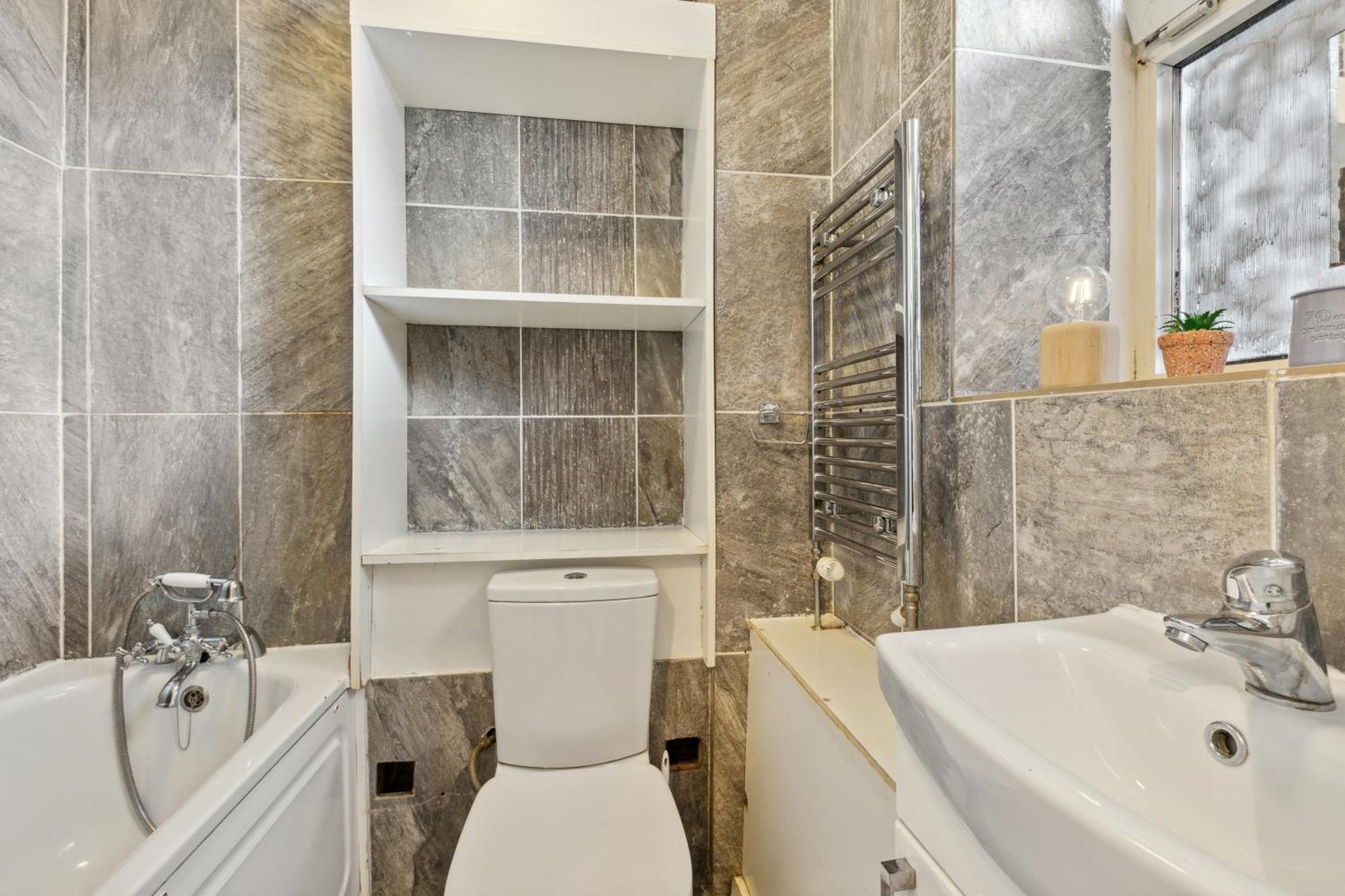 Spacious 3 Bedroom Near Attractions Apartment London