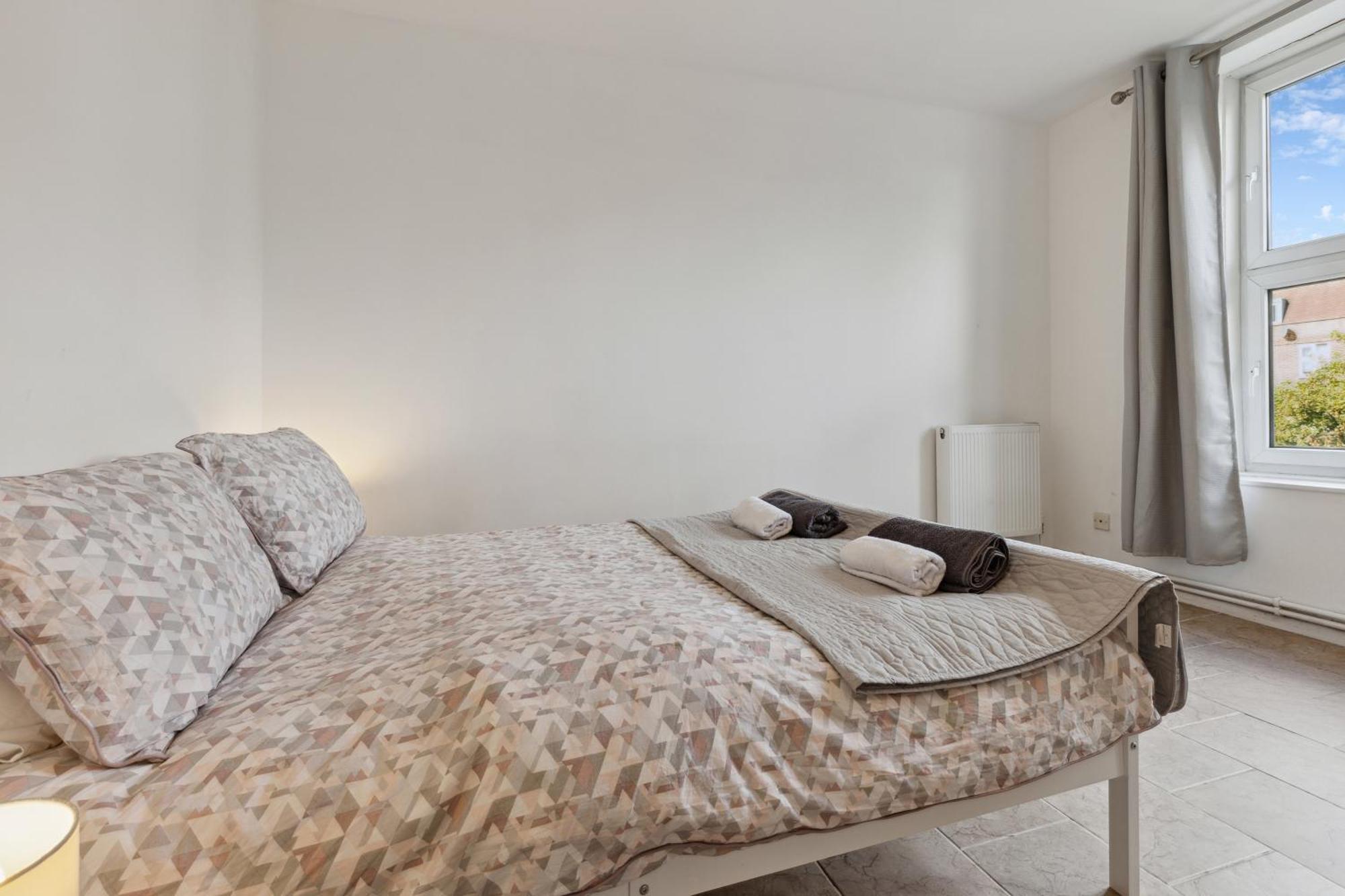 Spacious 3 Bedroom Near Attractions * London