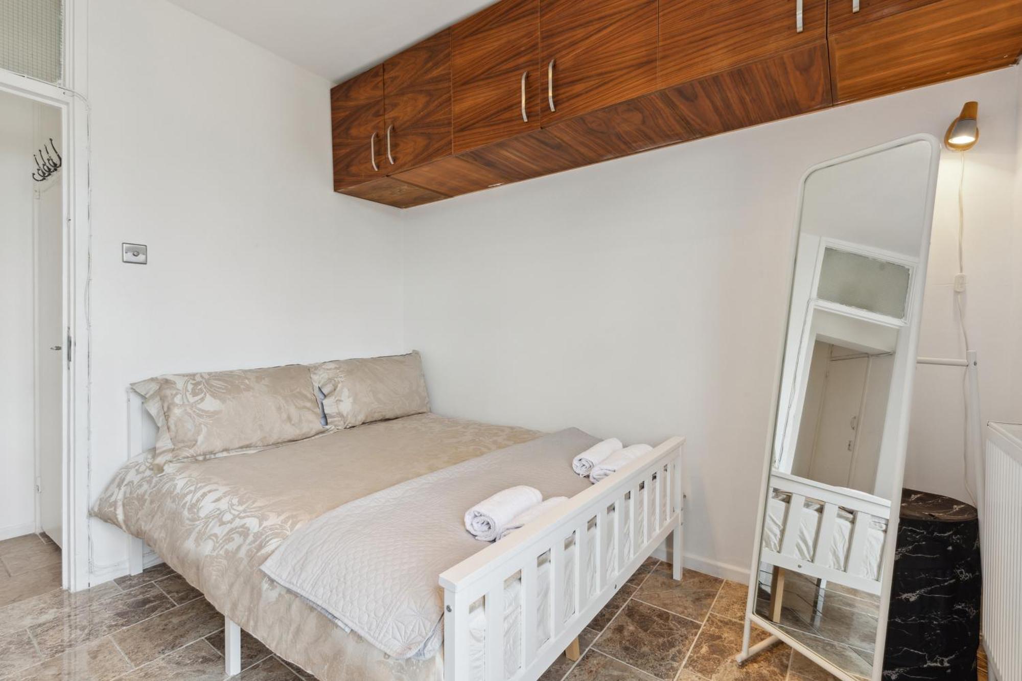 Spacious 3 Bedroom Near Attractions Apartment *