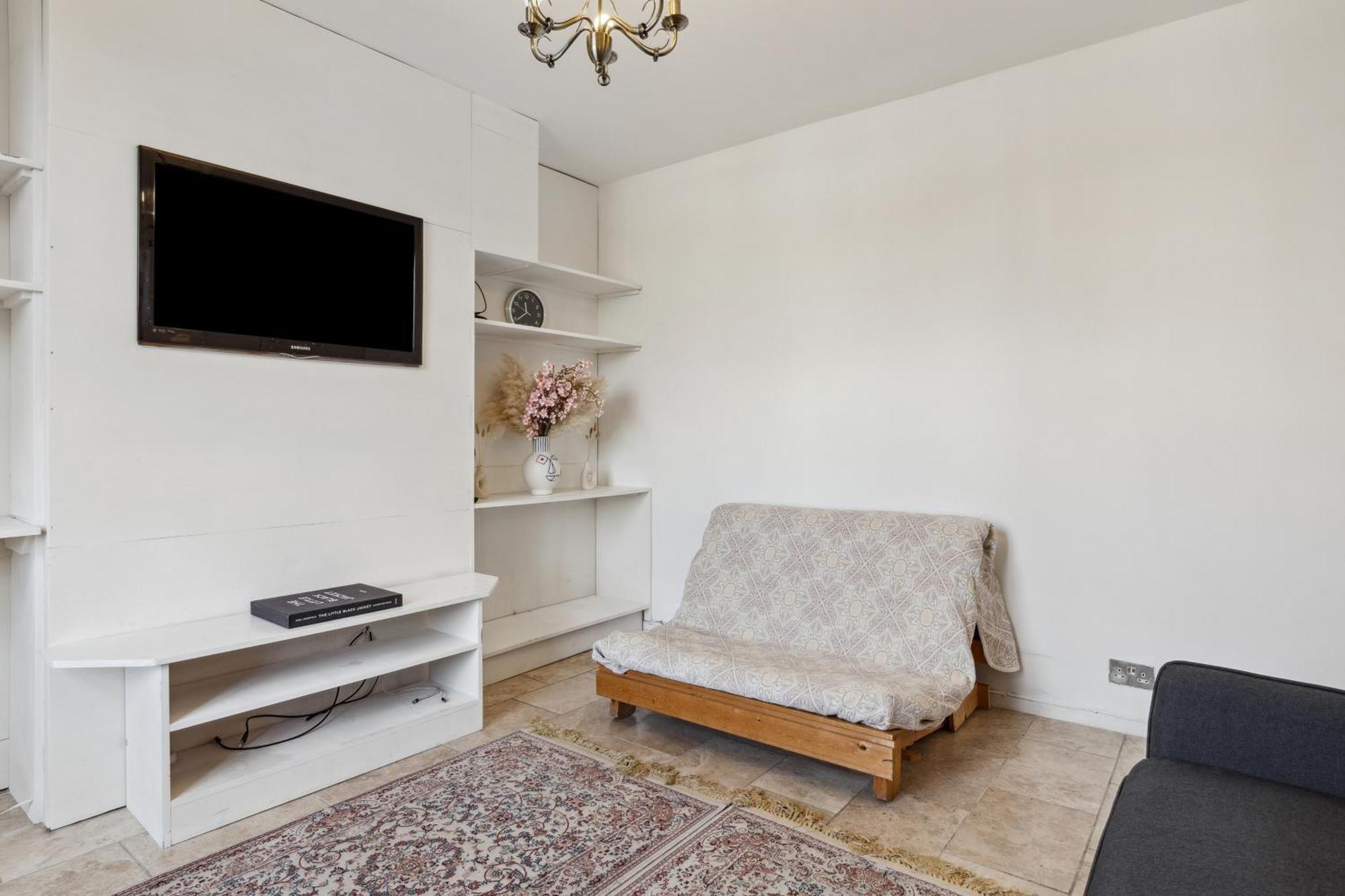 Spacious 3 Bedroom Near Attractions Apartment London