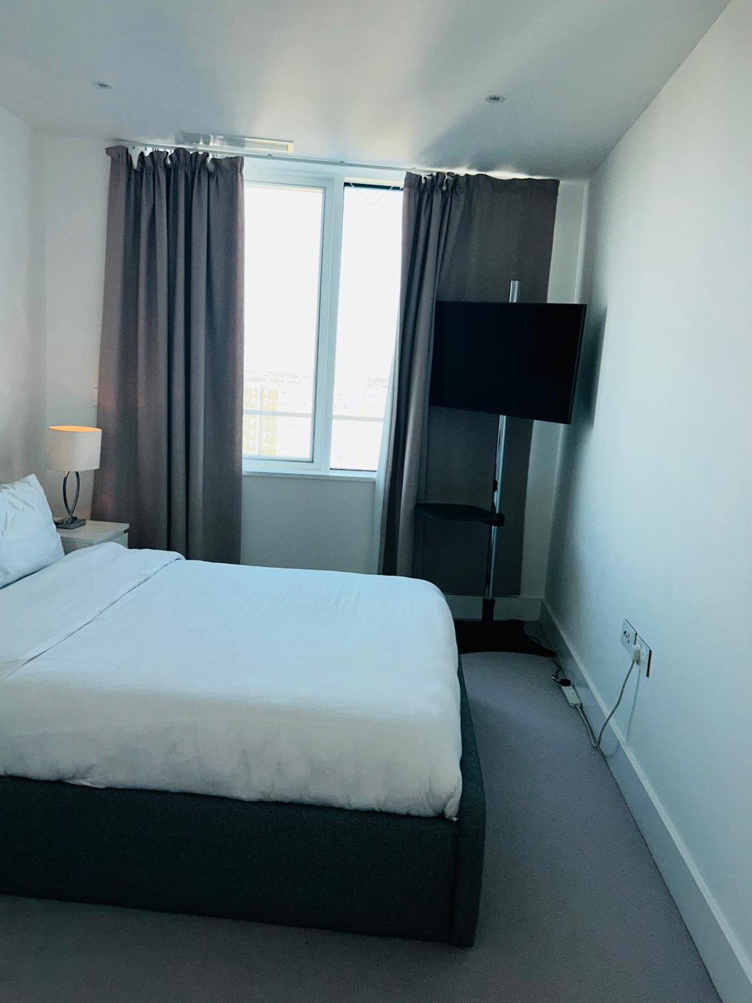 Luxury Sea View Two Bed Penthouse In Battersea Apartment London