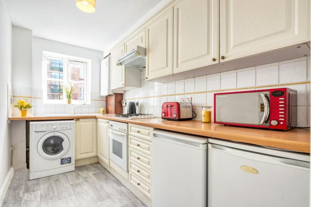 Very Tower Bridge - 2 Bdr - 2 Bath Apartment *