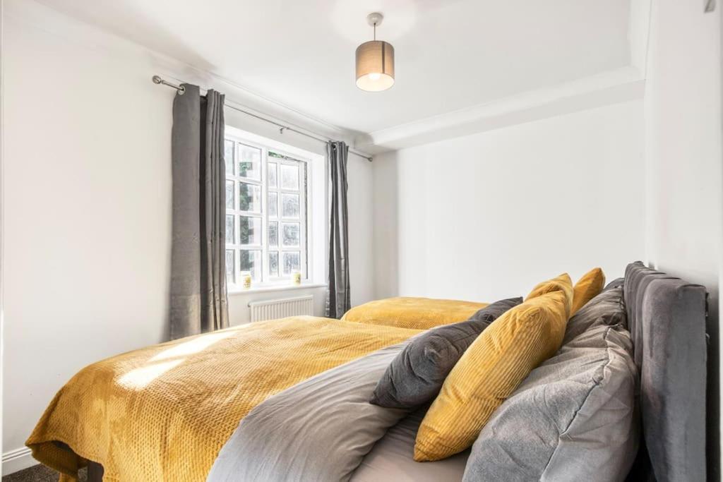Very Tower Bridge - 2 Bdr - 2 Bath Apartment London