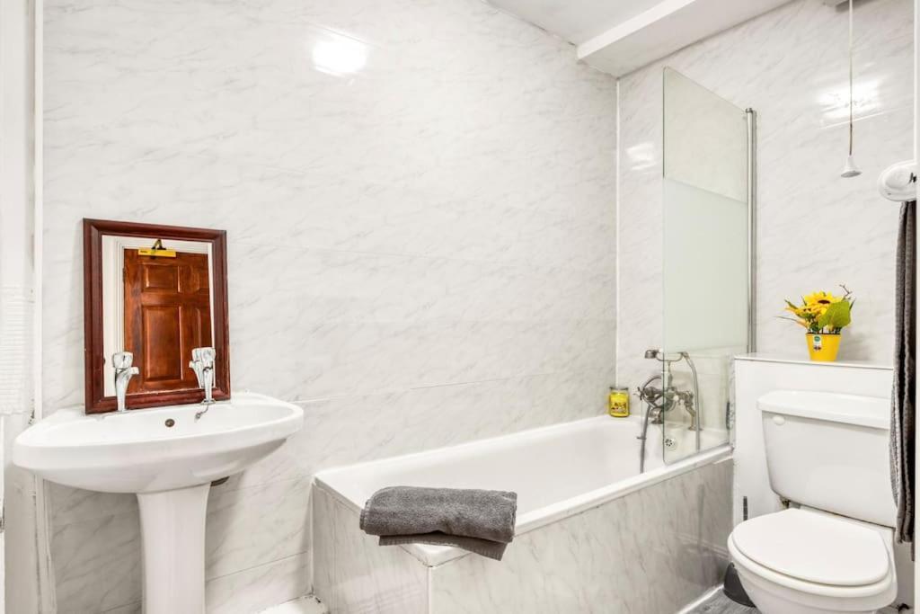 Very Tower Bridge - 2 Bdr - 2 Bath Apartment