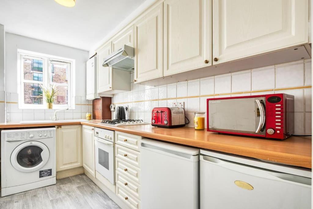 Very Tower Bridge - 2 Bdr - 2 Bath Apartment London