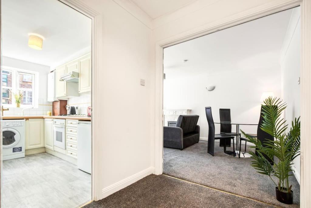 Very Tower Bridge - 2 Bdr - 2 Bath London
