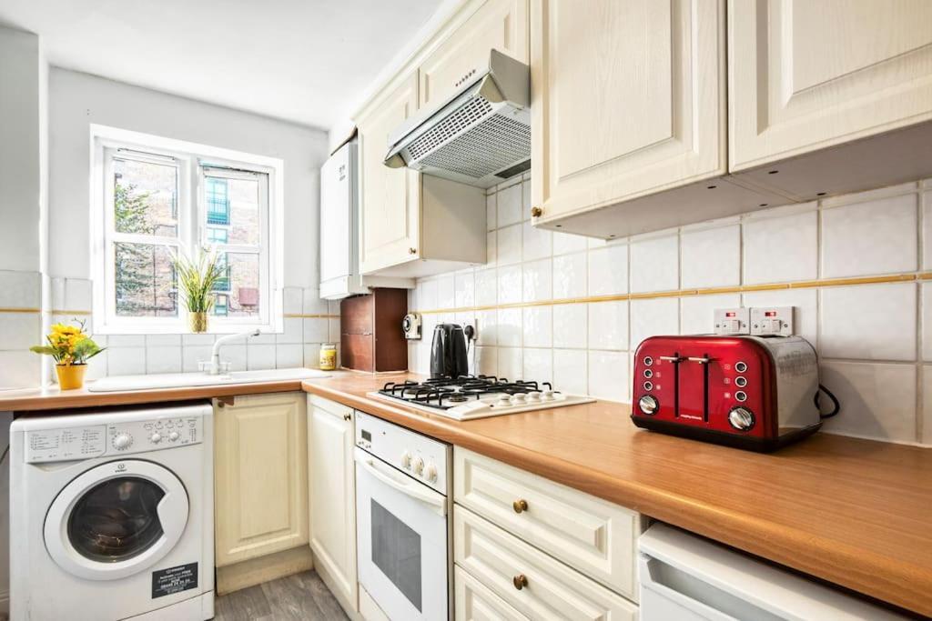 Very Tower Bridge - 2 Bdr - 2 Bath Apartment London