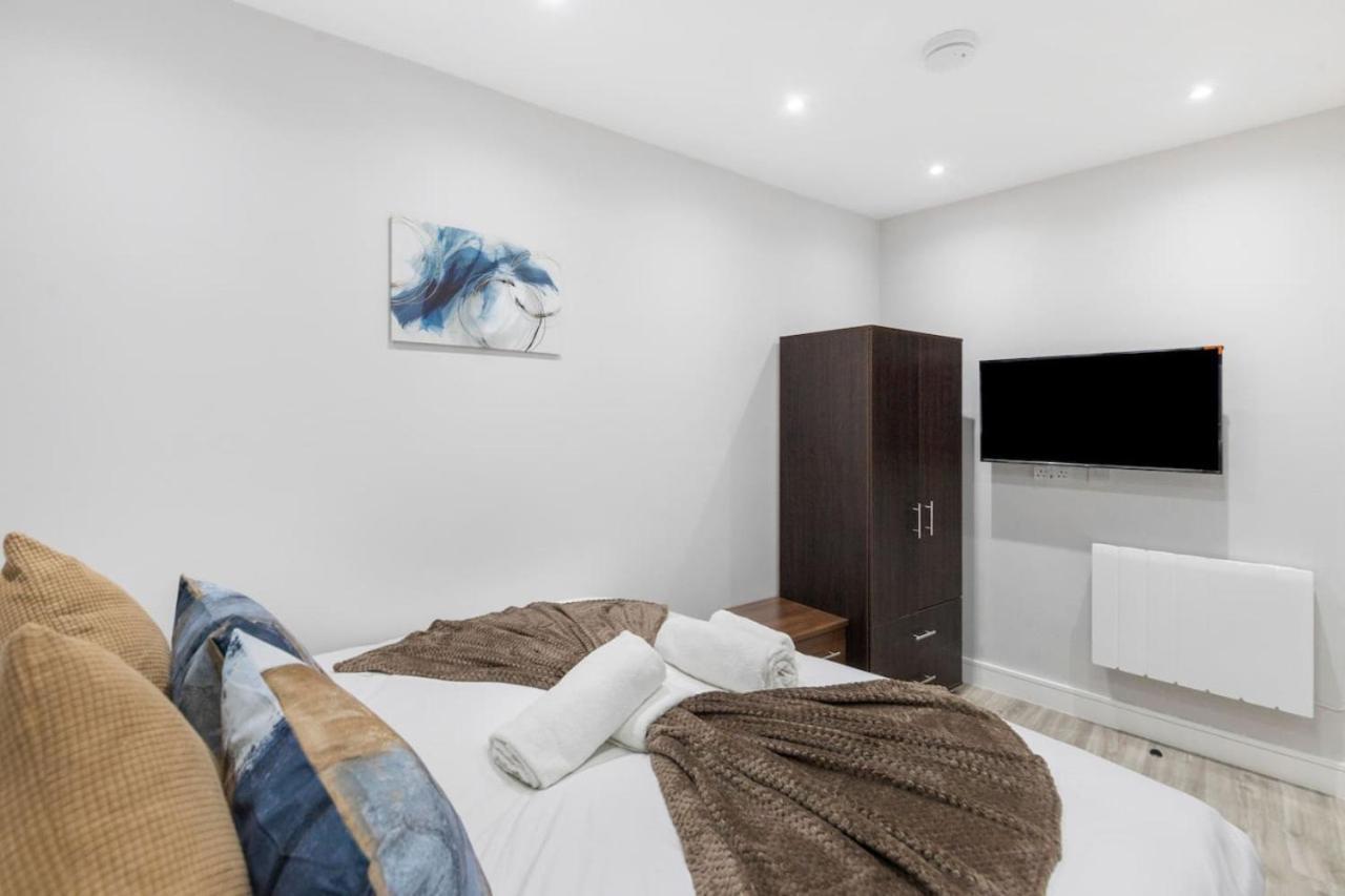 Stylish Modern Gem Golders Green Apartment London