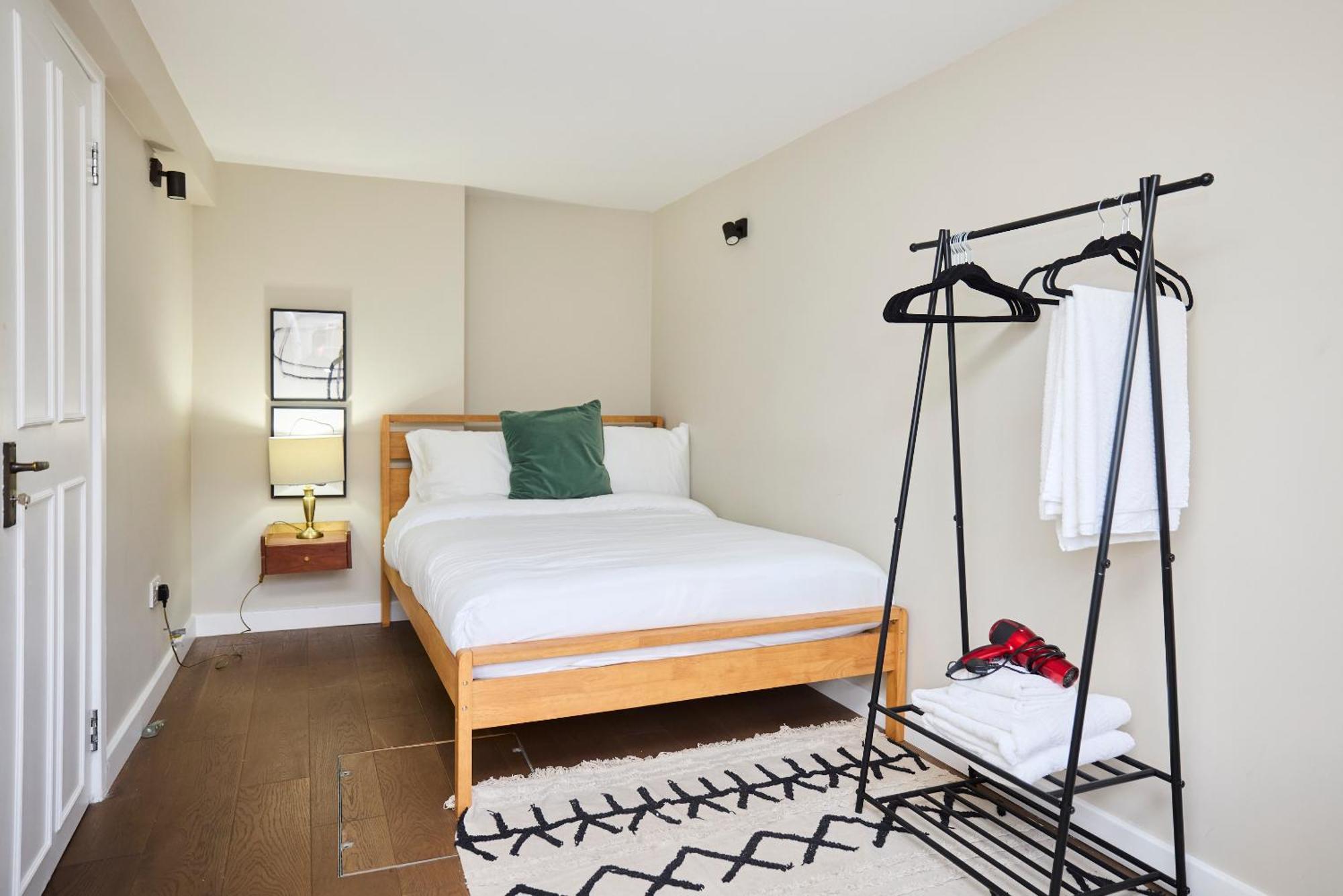 The Holland Park Crib - Classy 2bdr House