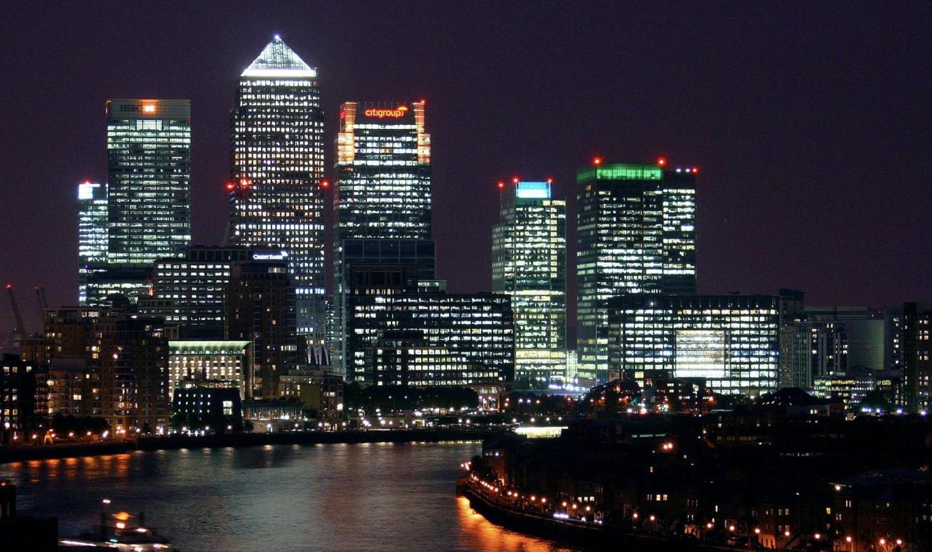 Apartamento Poplar - Sleep 4-5 - Ideal For Business Travellers & Contractors - Near Canary Wharf And Dlr Station - Parking Tickets Available On Request *