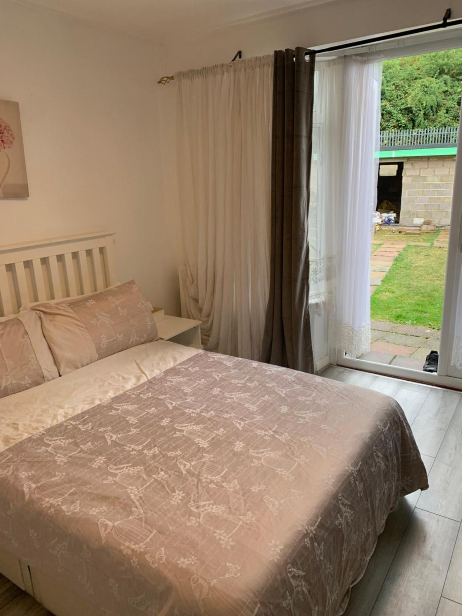 Homestay Large Double Ovo Wembley Stadium *
