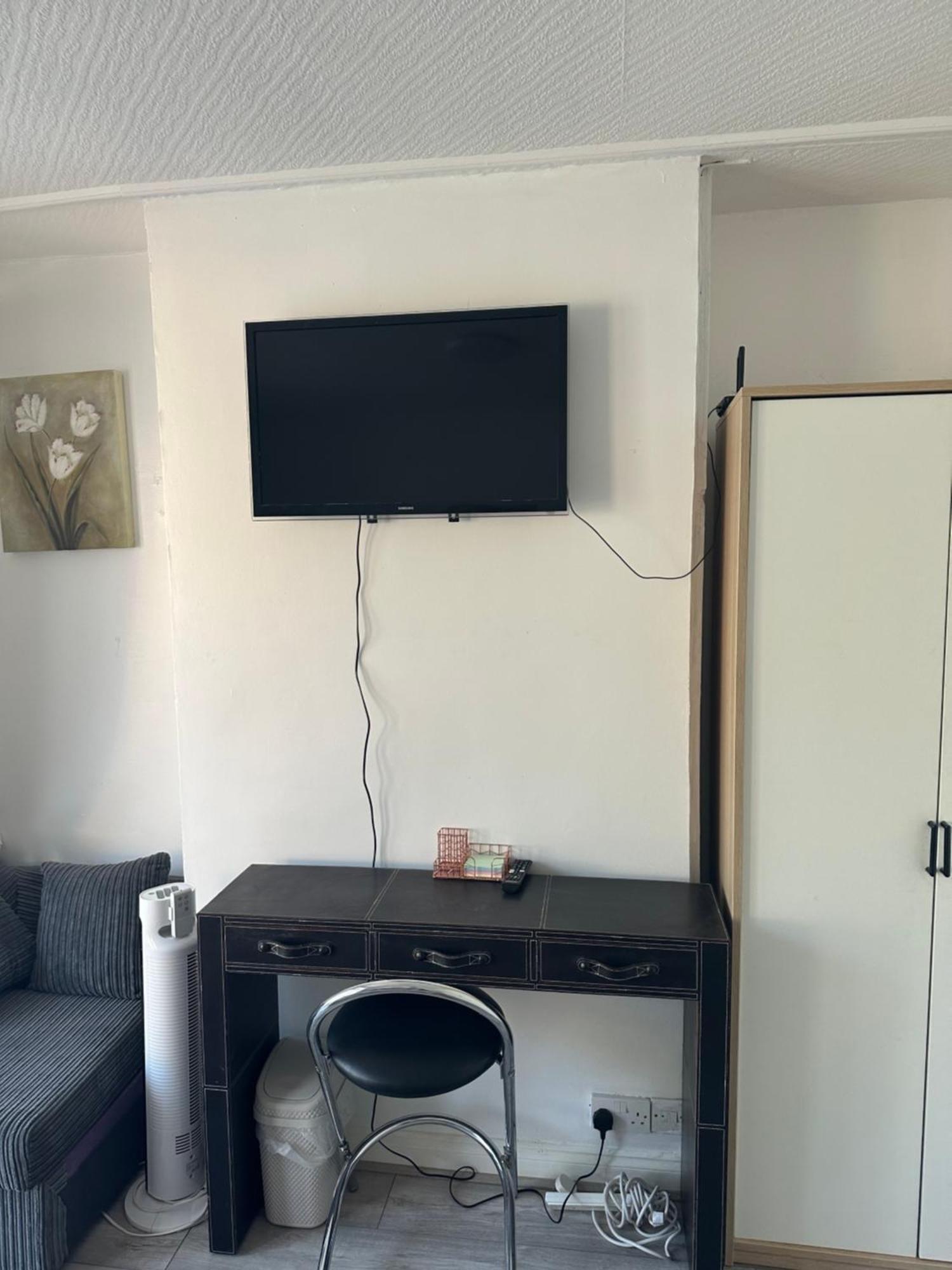 Homestay Large Double Ovo Wembley Stadium