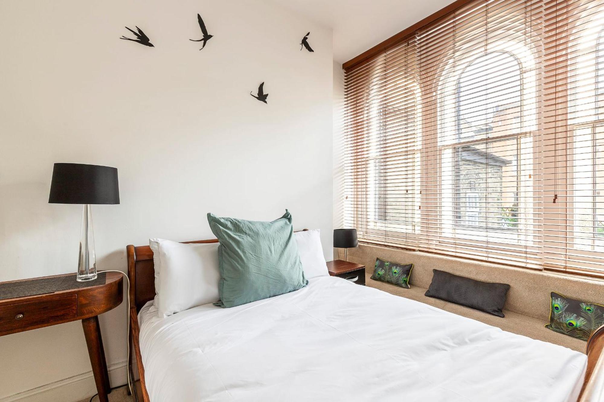 Classic Victorian Flat With Terrace Apartment *