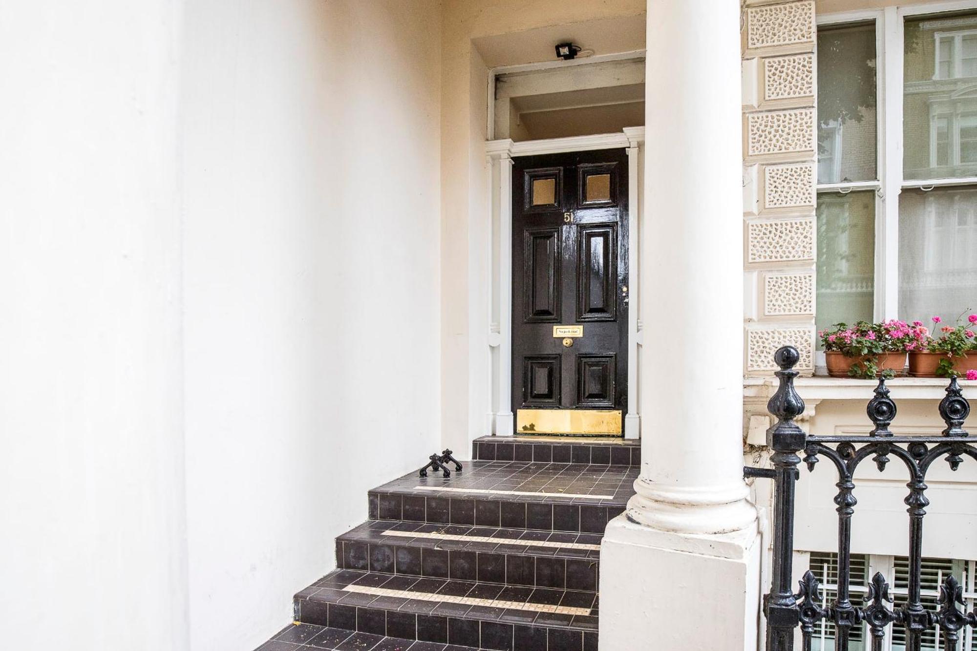 Classic Victorian Flat With Terrace Apartment *