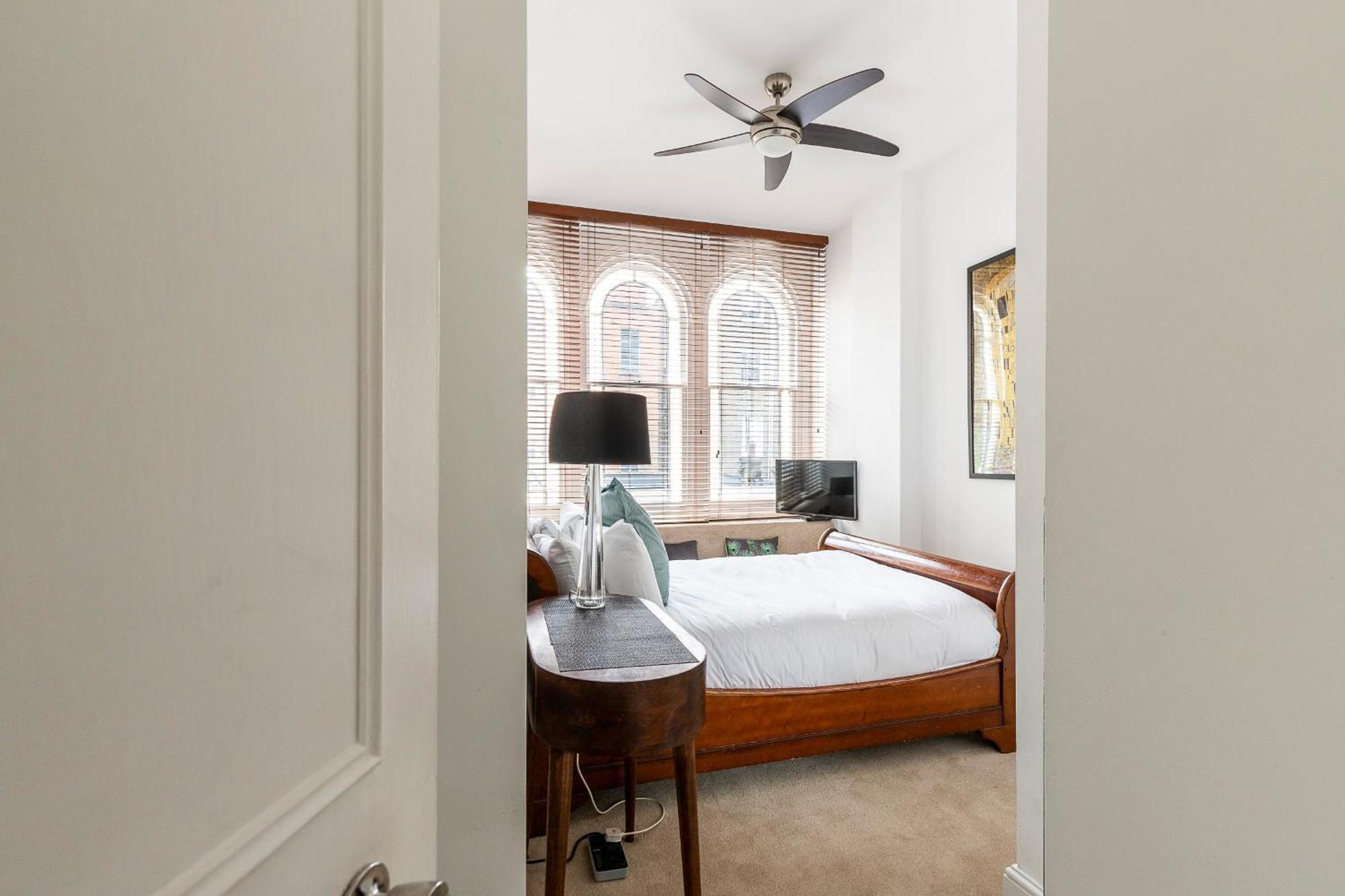 Classic Victorian Flat With Terrace London