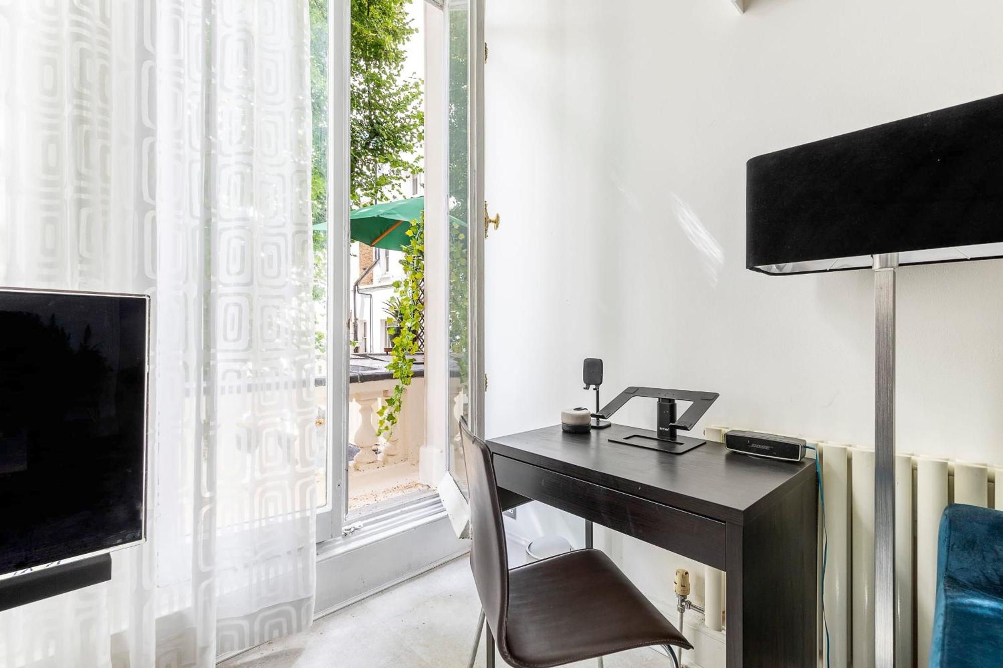 Classic Victorian Flat With Terrace Apartment London