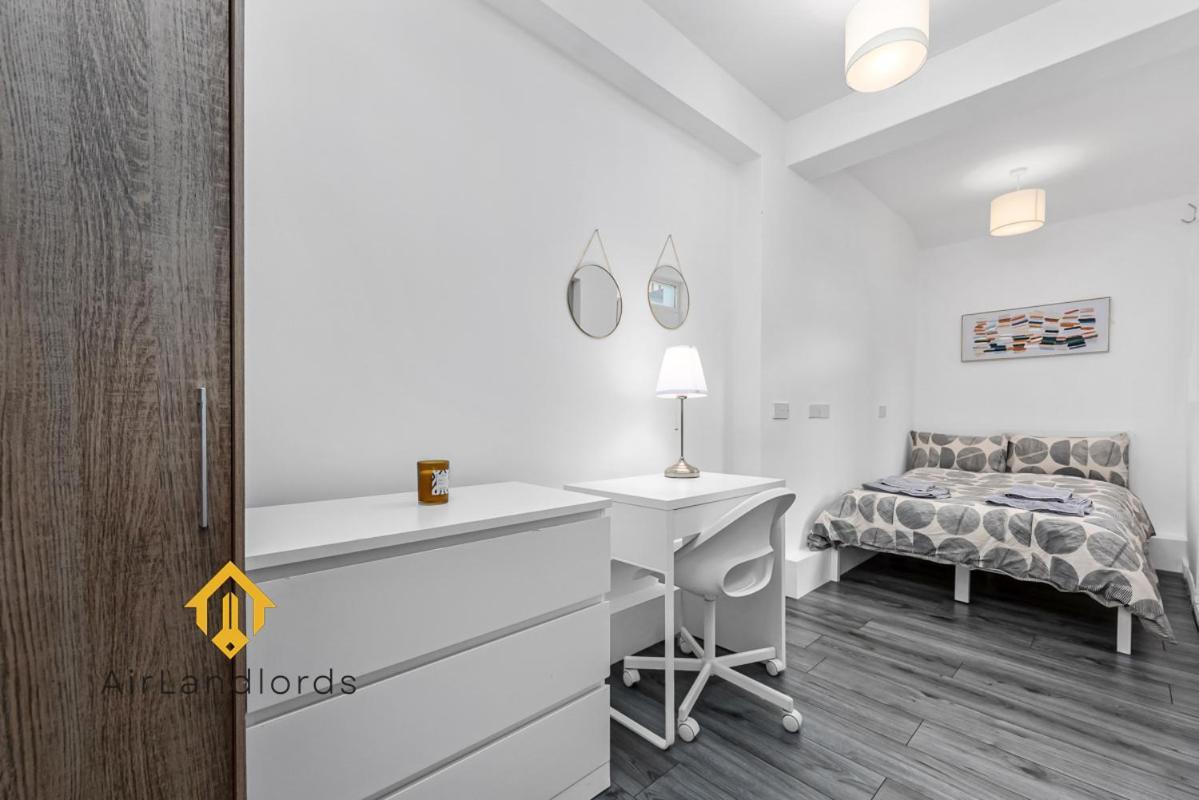 Fantastic 4 Bedroom In Russell Square *
