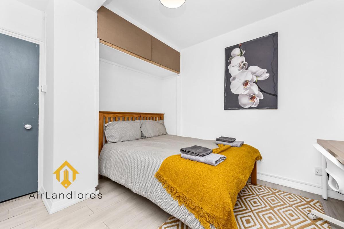 Fantastic 4 Bedroom In Russell Square Apartment *